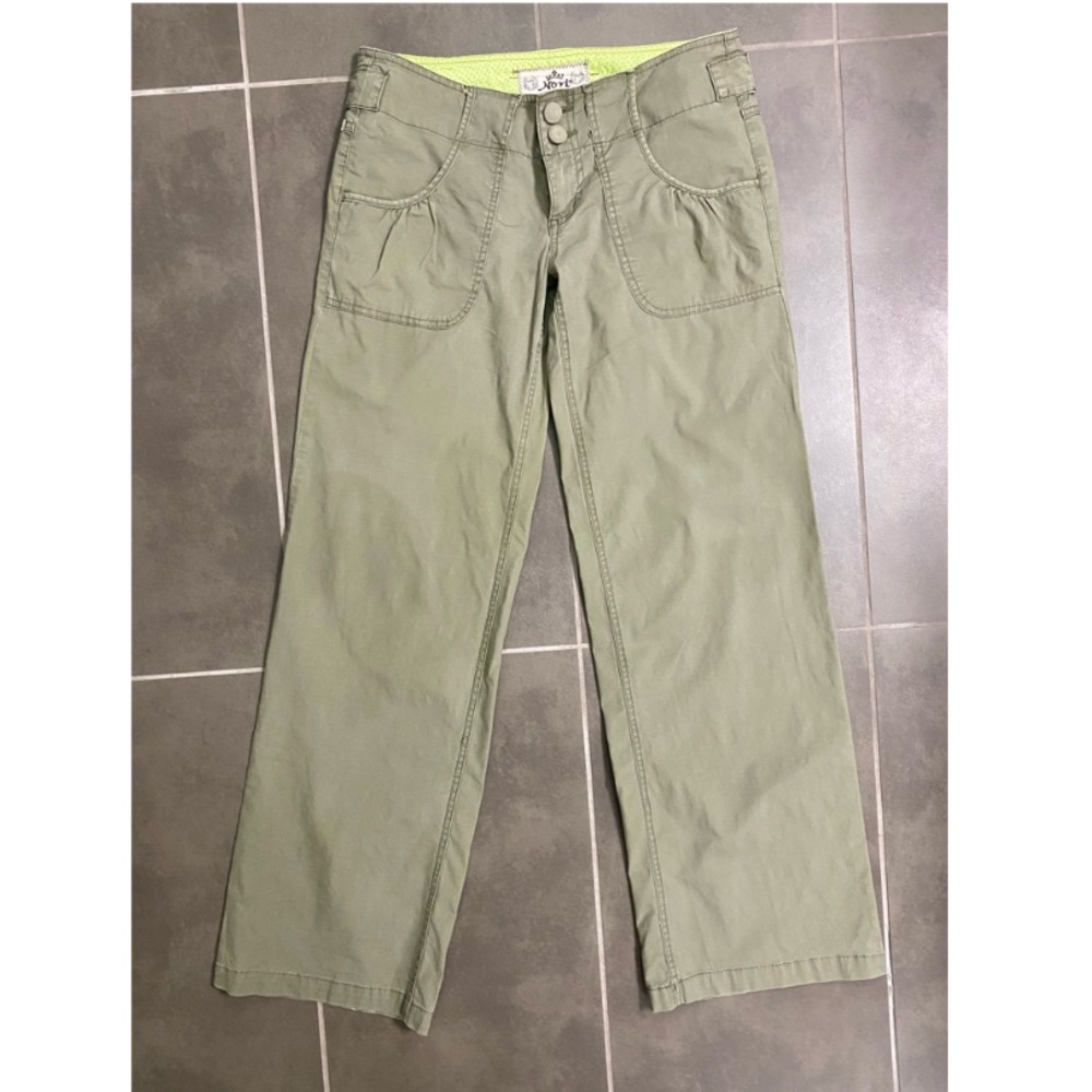 NWOT adorable khaki Nori pants. Sz 7 (juniors) or 4-6 women’s